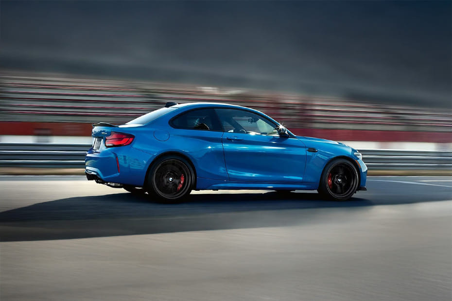 إم 2 سي إس Rear Medium Side View