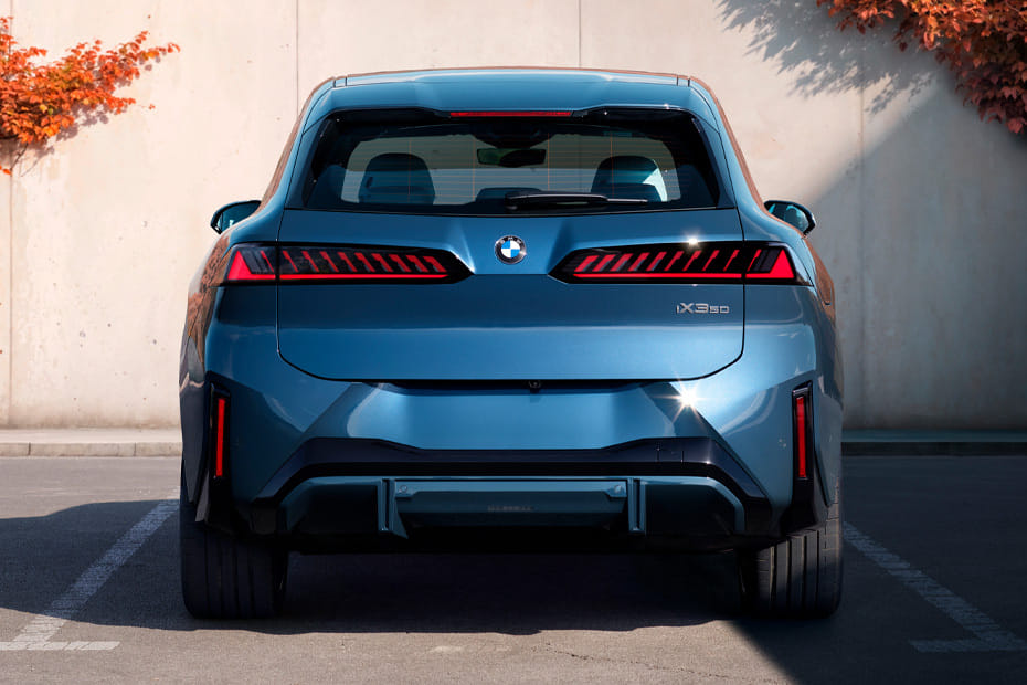 Full Rear View of بي إم دبليو آي إكس 3