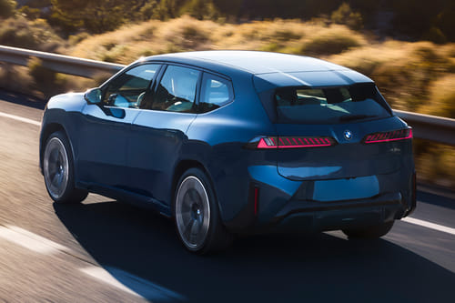 Rear Cross Side View of بي إم دبليو آي إكس 3