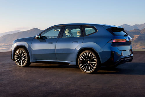 Rear Cross View of بي إم دبليو آي إكس 3