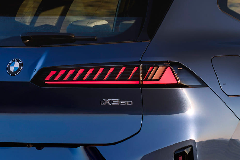 آي إكس 3 Tail light