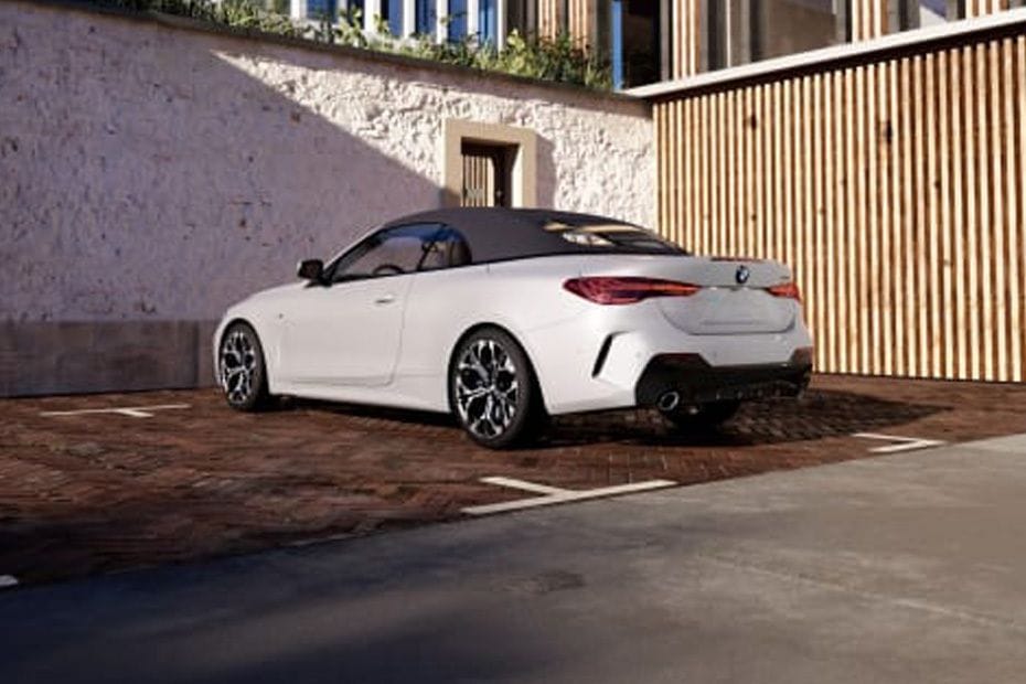 Rear Cross Side View of بي إم دبليو الفئة الرابعة المكشوفة