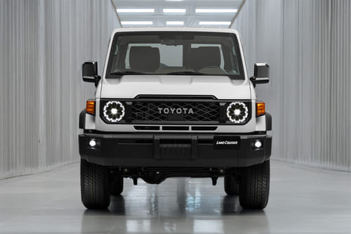 Full Front View of لاند كروزر 70 هارد توب