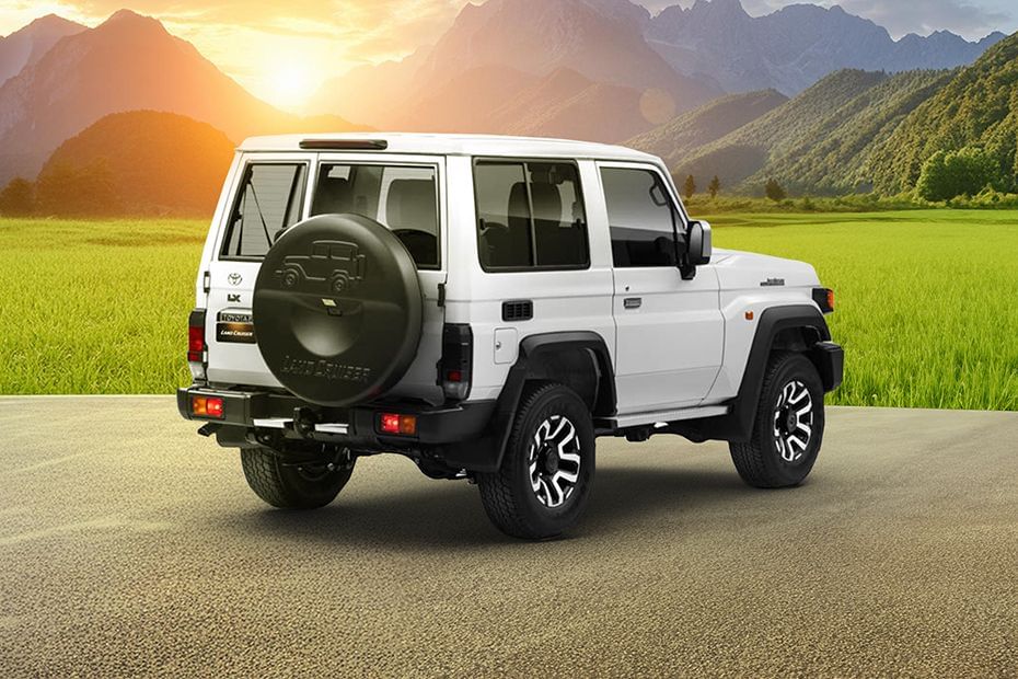 Rear Cross Side View of تويوتا لاند كروزر 70 هارد توب