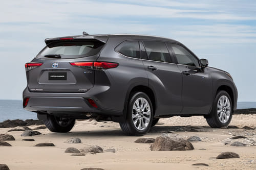 هايلاندر Rear angle view