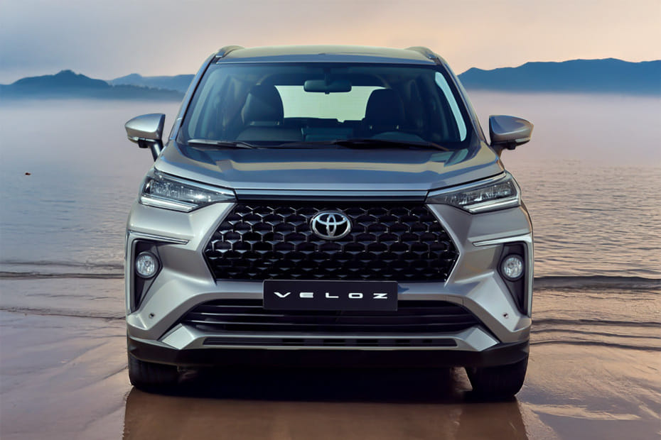 Full Front View of Veloz