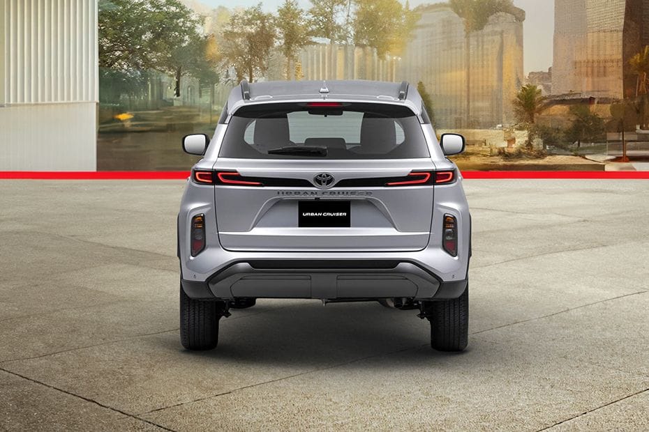 Rear Medium View of تويوتا أوربان كروزر 