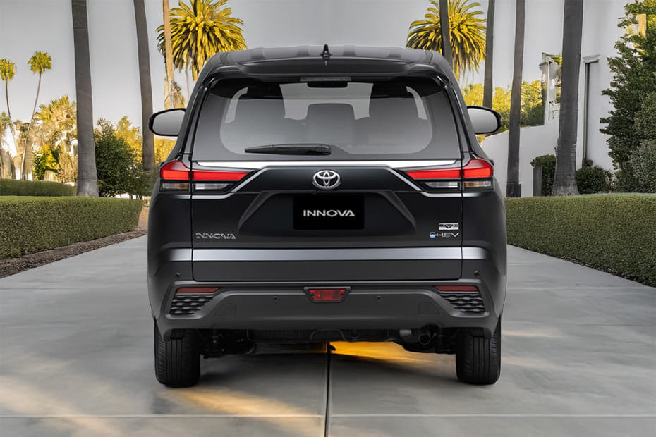 Full Rear View of تويوتا إنوفا