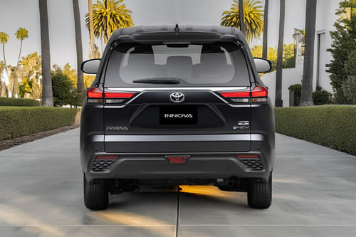 Full Rear View of تويوتا إنوفا