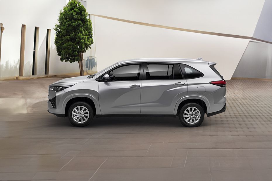 Toyota Innova Full Side View