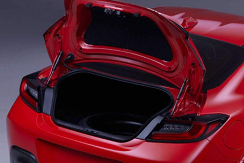 Trunk Open Closer View of جي آر 86 