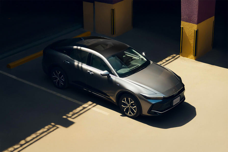 تويوتا كراون  Front Medium View