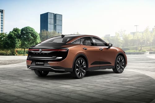 Rear Cross Side View of Toyota Crown