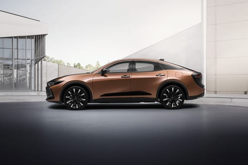 Toyota Crown Side Medium View