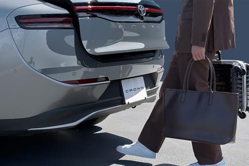 Trunk Open Closer View of Crown