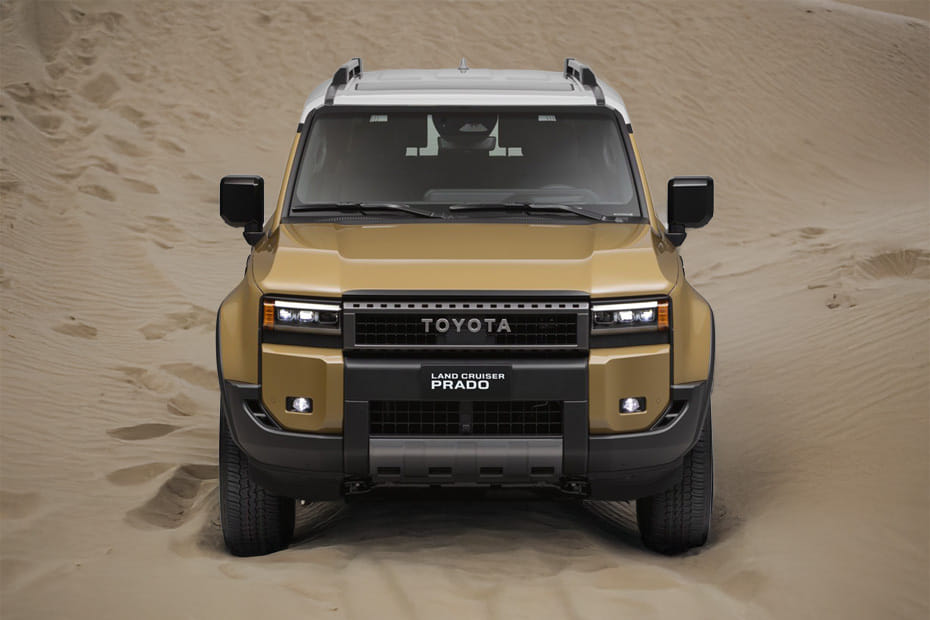 Full Front View of لاند كروزر برادو 