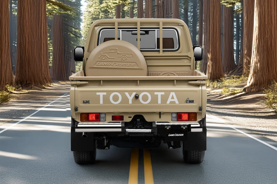 Full Rear View of تويوتا لاند كروزر  بيك أب