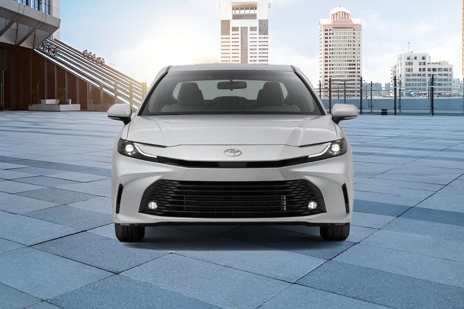 Full Front View of كامري 