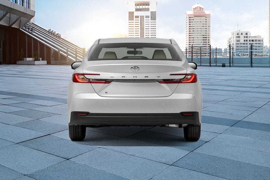 Full Rear View of تويوتا كامري 