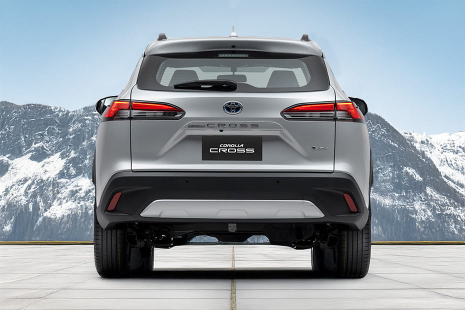 Full Rear View of تويوتا كورولا كروس