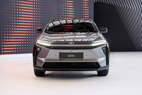 Full Front View of بي زد 4 إكس