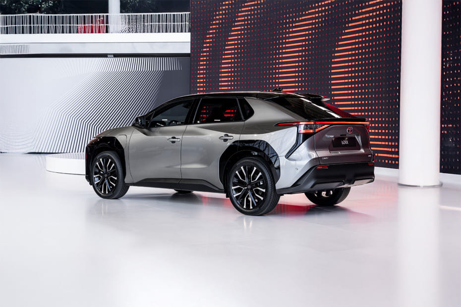 Rear Cross Side View of تويوتا بي زد 4 إكس