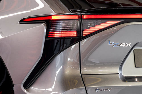 بي زد 4 إكس Tail light