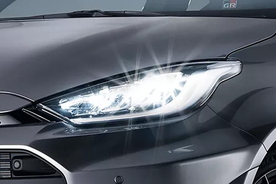 جي آر ياريس Headlight