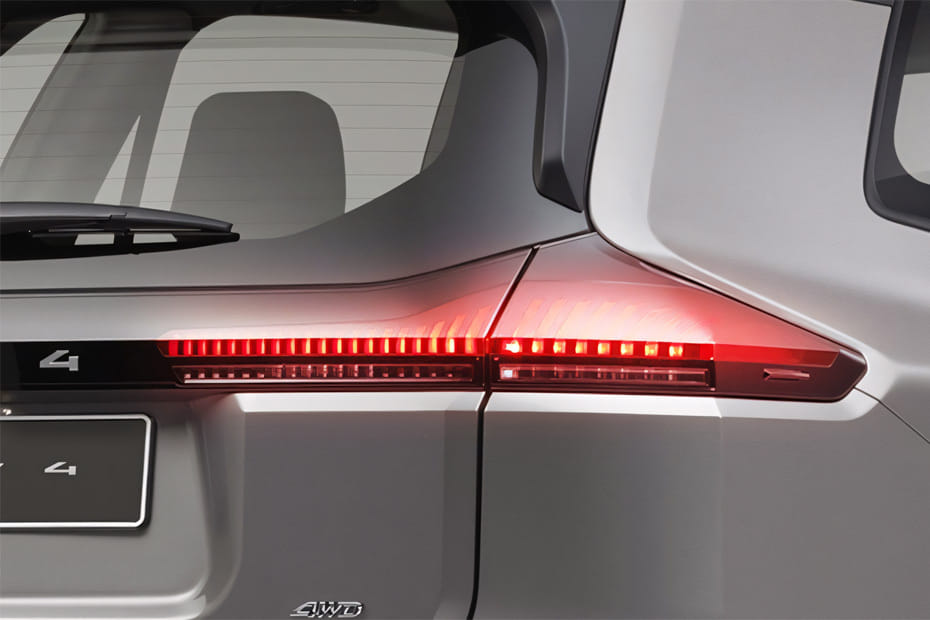 آر إيه في 4 2026 Tail light