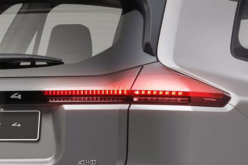 آر إيه في 4 2026 Tail light