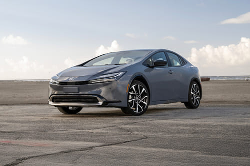 تويوتا  بريوس Front angle low view