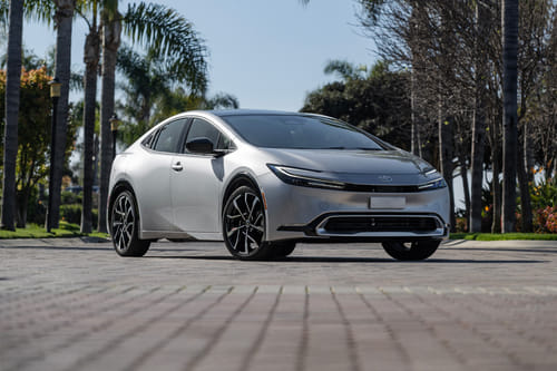 تويوتا بريوس Front Medium View