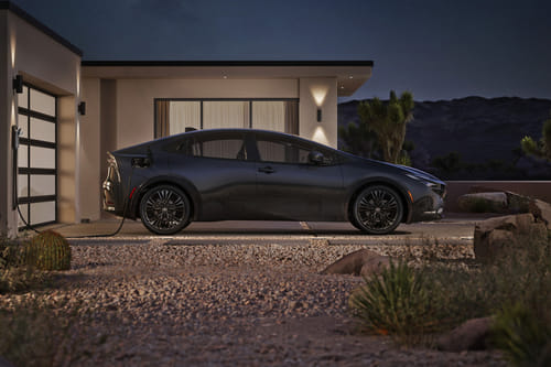 بريوس Medium Angle Front View