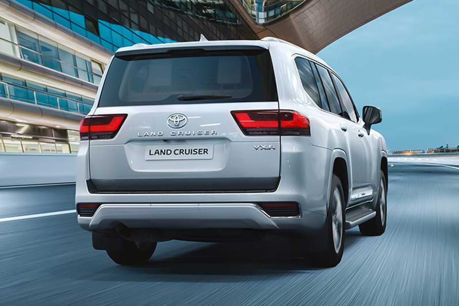 لاند كروزر Rear angle view