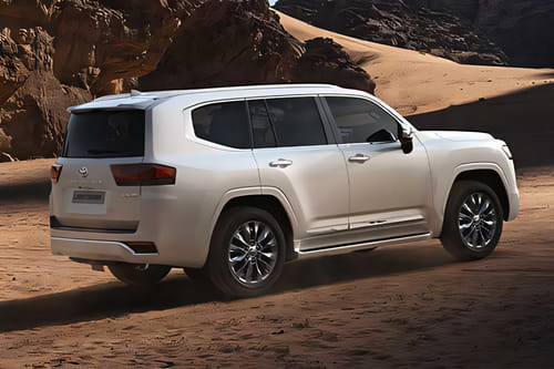 لاند كروزر Rear Medium Side View