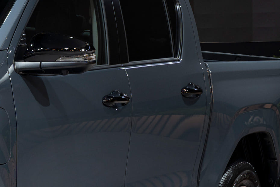 هايلوكس بي إي في Door handle