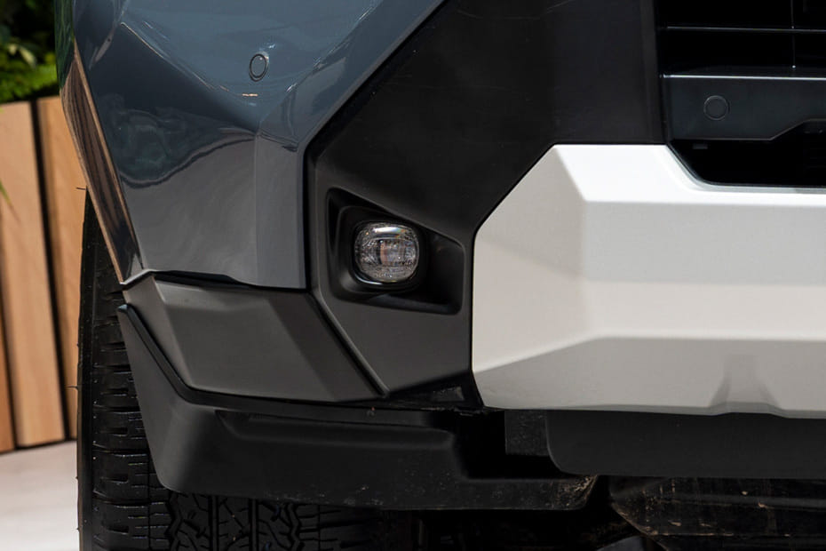 هايلوكس بي إي في Front Fog Lamp