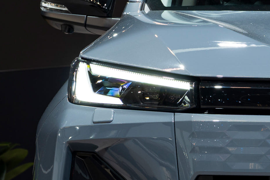 هايلوكس بي إي في Headlight في العربيةالسعودية