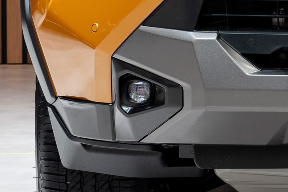 Hilux Hybrid Front Fog Lamp in Saudi Arabia