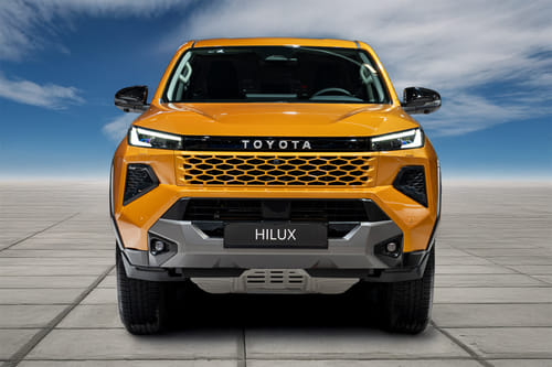 Full Front View of هايلوكس هايبرد