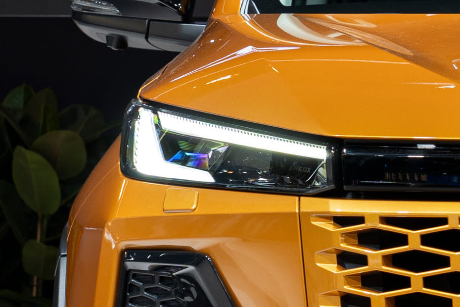 هايلوكس هايبرد Headlight