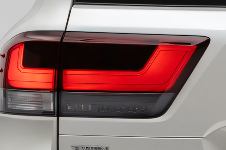 لاند كروزر HEV ماكس Tail light