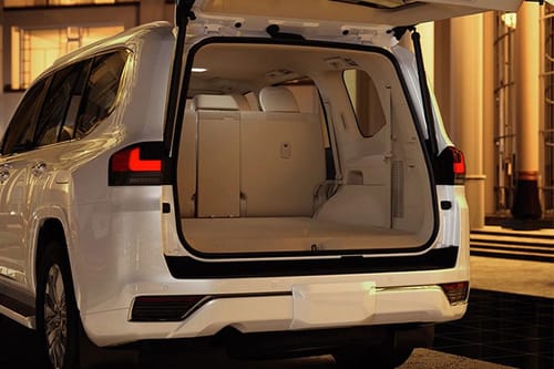 Trunk Open Closer View of لاند كروزر 2024-2025