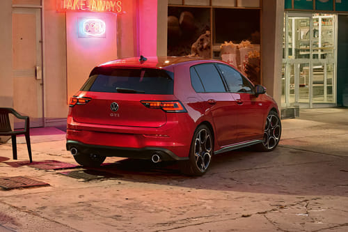 جولف جي تي آي Rear angle view