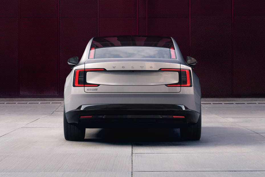 Full Rear View of Volvo ES90