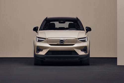 Full Front View of إي إكس 40