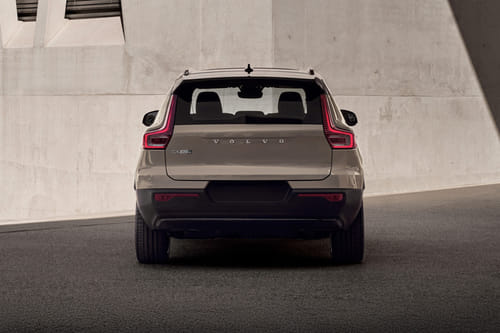 Full Rear View of فولفو إي إكس 40