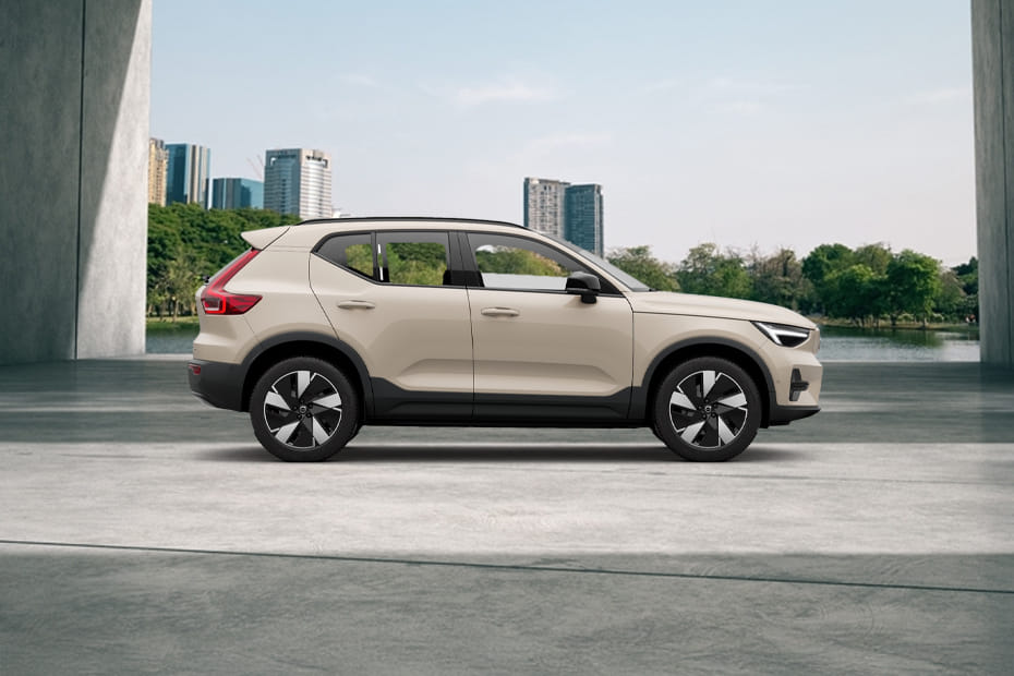 EX40 Medium Angle Front View