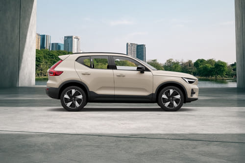 إي إكس 40 Medium Angle Front View