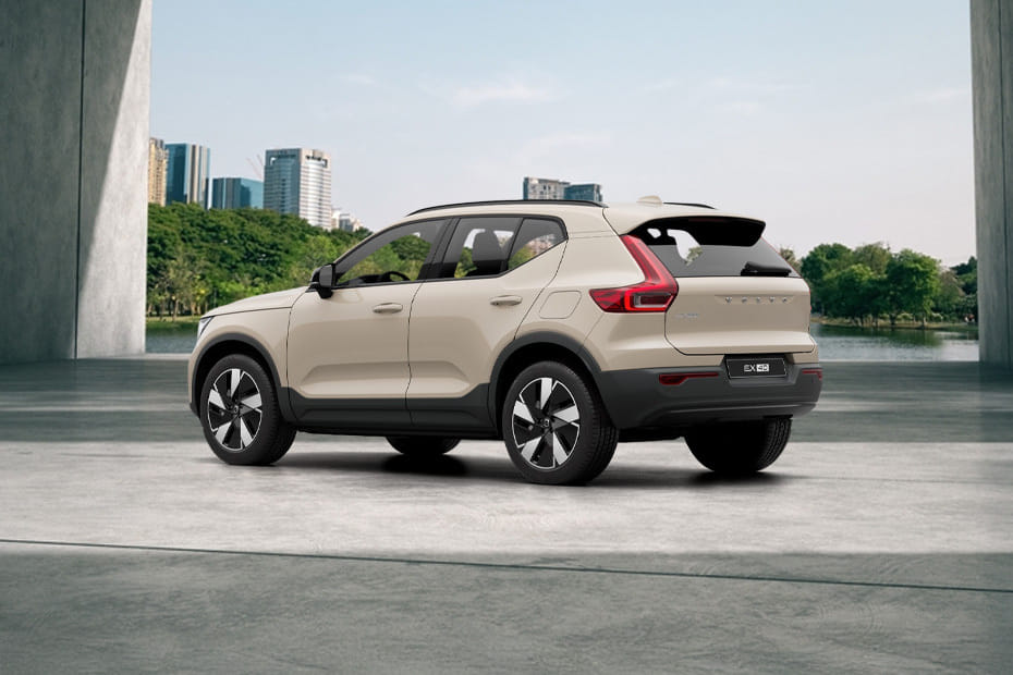 Rear Cross Side View of Volvo EX40